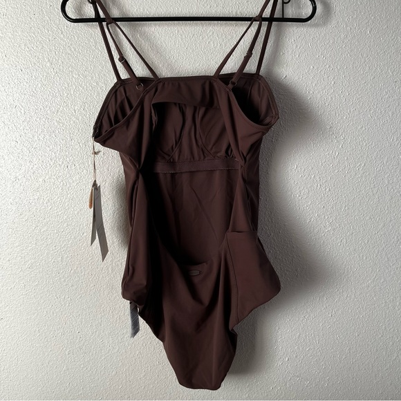 NWT Vuori Dune One Piece in Chocolate - Large - Picture 4 of 8